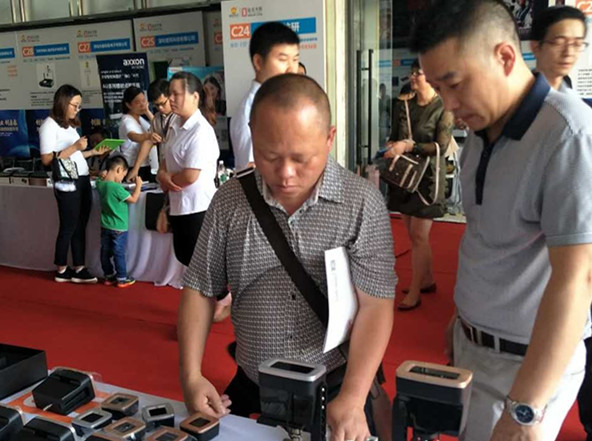 選擇燃?xì)鈭?bào)警器廠家應(yīng)著重考察哪些方面